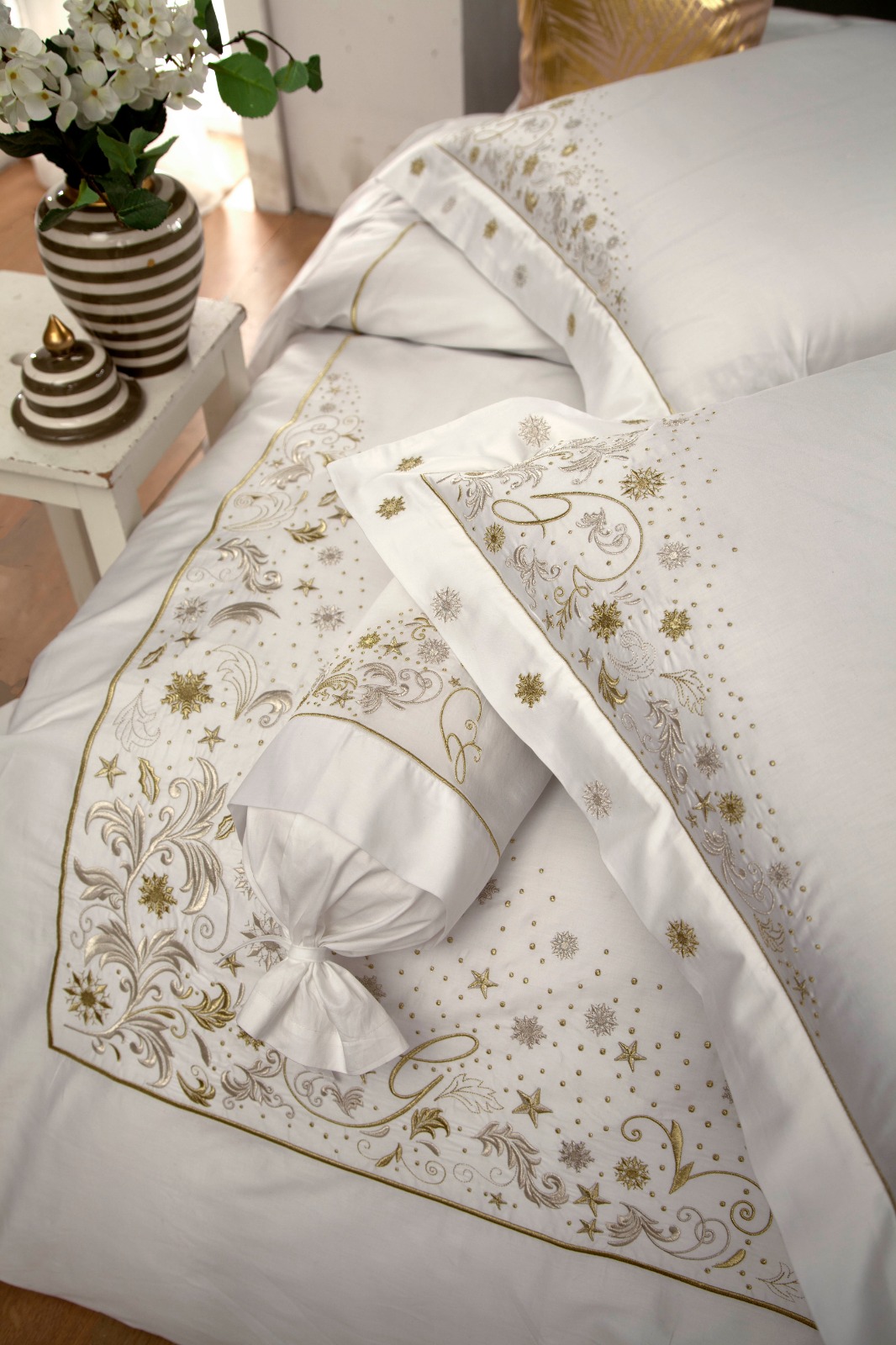 COTTON SATEEN WOVEN BED SETS WITH GOLD EMBROIDERED